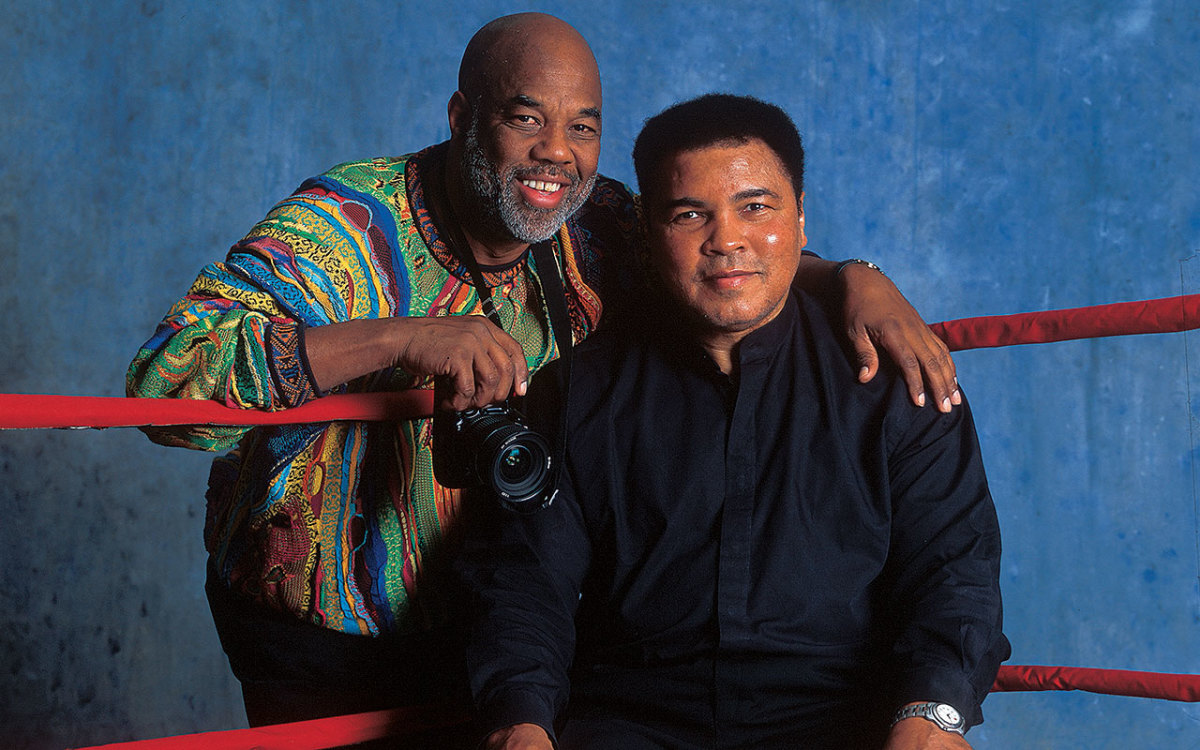 howard-bingham-ali-vaultlead.jpg